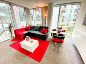 Cosy Hub Apartment in Central MK with FREE Parking, Smart TV with Netflix and Xbox by Yoko Property